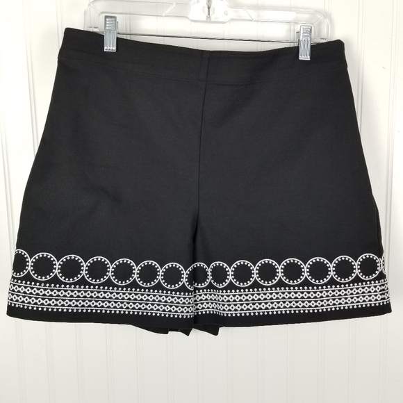 Ann Taylor Pants - Ann Taylor Womens Shorts Size 8 Black White Dressy Fitted High Rise Embroidered